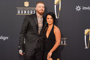 Maxx Crosby sends 4-word message as wife, Rachel, enters the 30s club