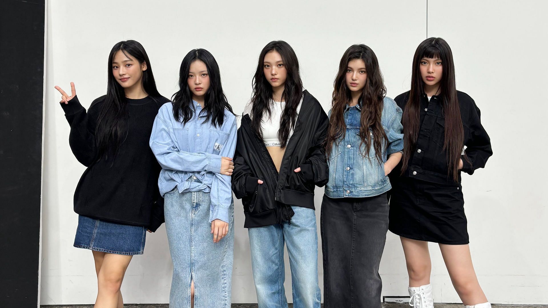NewJeans (Image via X/@newjeans_official)