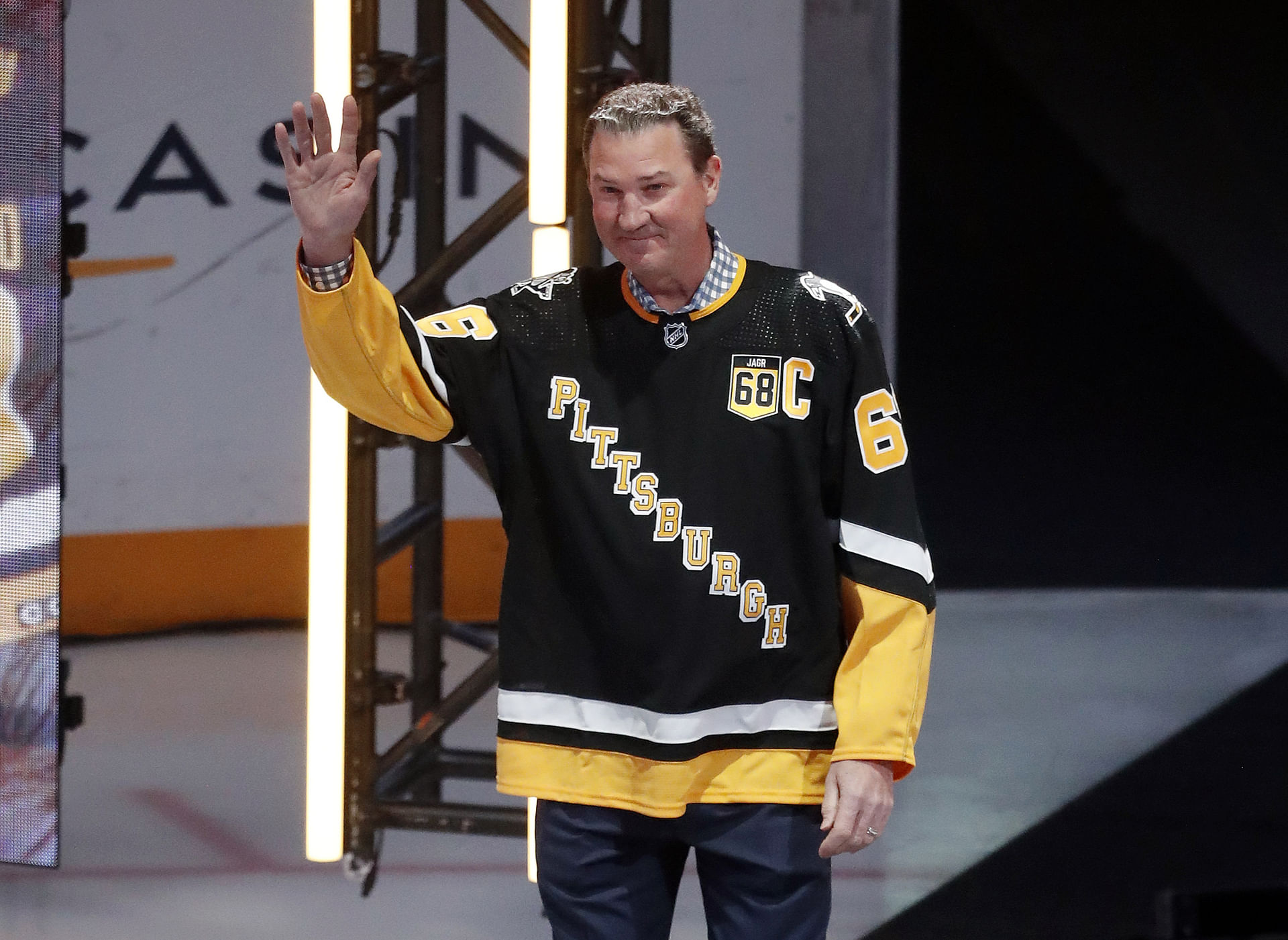 Mario Lemieux&#039;s superhuman efforts brought two Cups to Pittsburgh in the early 90s- Source: Imagn