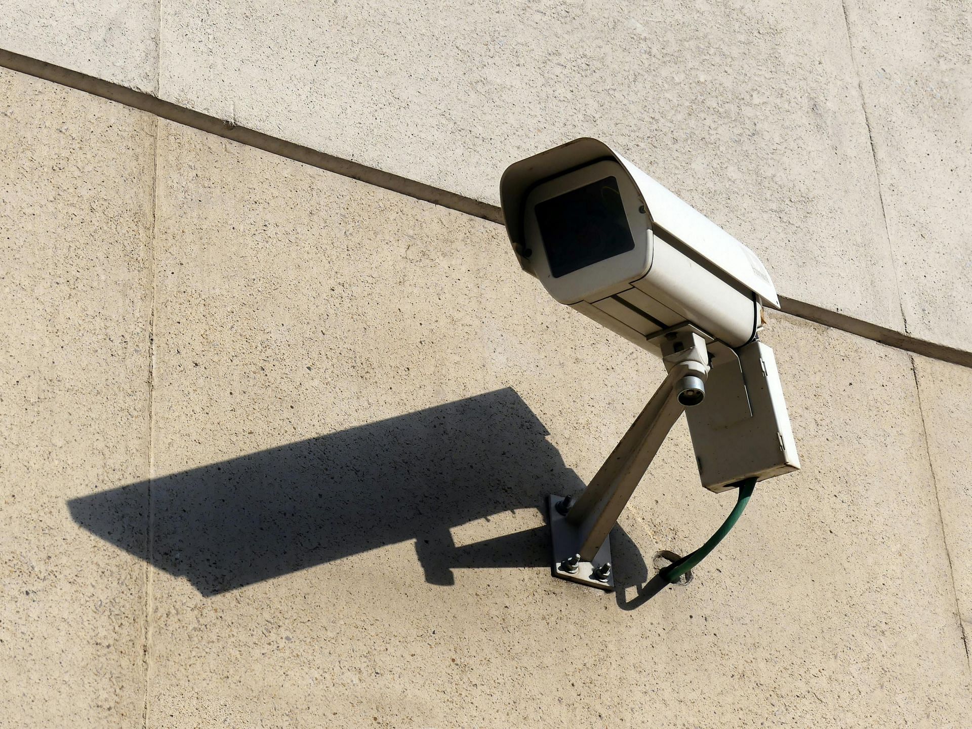 Security video shows Border Patrol agent slamming migrant to the ground (Image via Pexels)