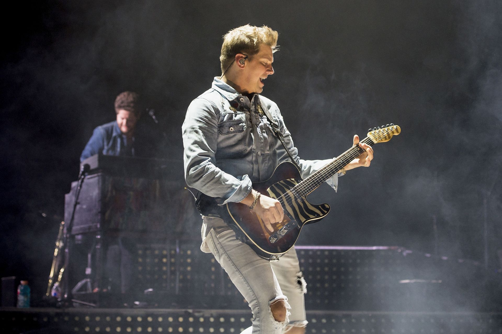 Bo Rinehart of NEEDTOBREATHE performing at a concert in New Orleans, Louisiana (Image via Getty)