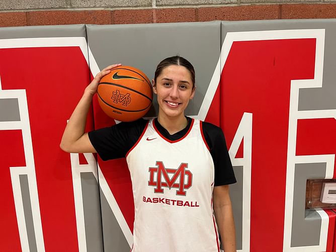 Iowa stars Kylie Feuerbach, Callie Levin & Taylor Stremlow react as freshman Addie Deal puts in the work ahead of debut