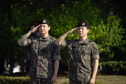 "ACE DUO for a reason"- Fans in awe with the huge media influx at BTS' Jungkook & Jimin's military discharge site