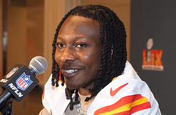 “Need more red on red”: Chiefs fans react to Hollywood Brown and Xavier Worthy's first look in new uniform