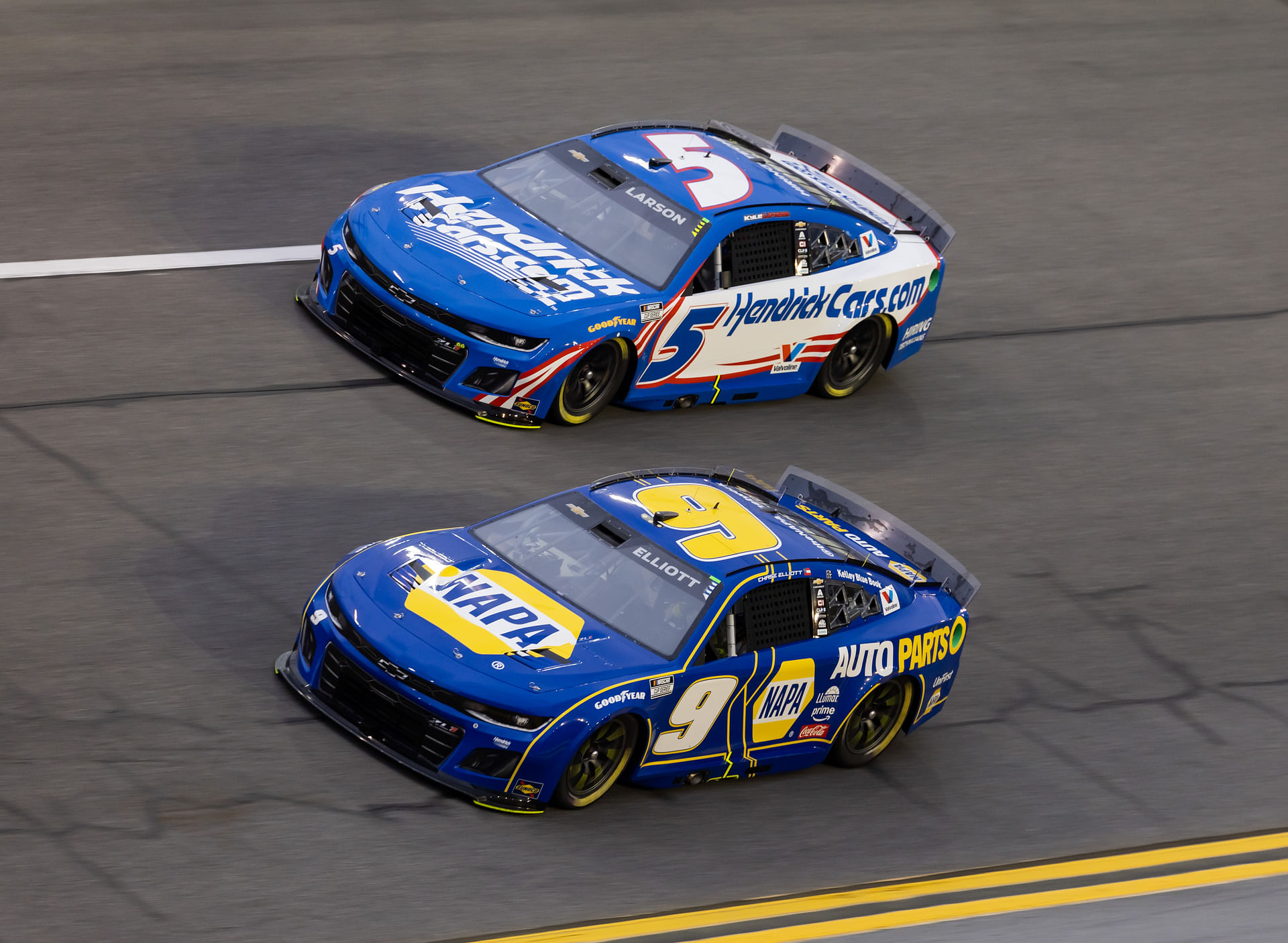 Kyle Larson and Chase Elliott (Source: Imagn)