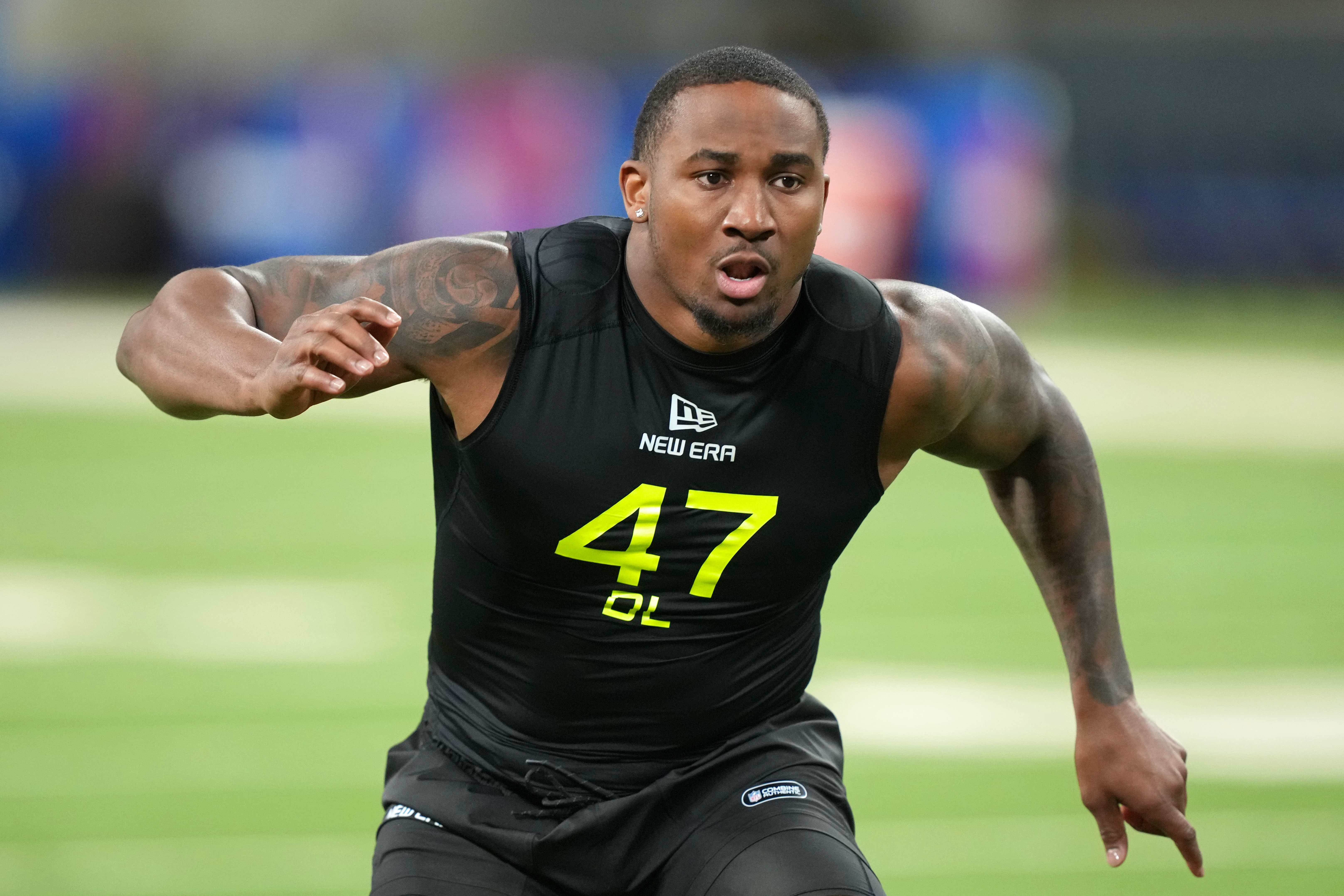 Cowboys DE Donovan Ezeiruaku not concerned about rookie contract while Shemar Stewart holds out of Bengals minicamp