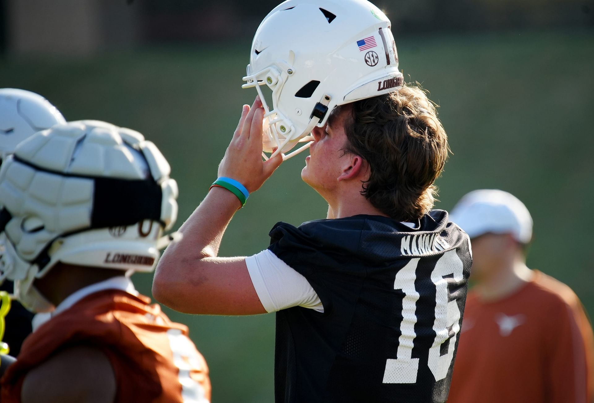 $6.8 million QB Arch Manning gives sneak peek to his &quot;eventful summer&quot; with warm photodump on IG