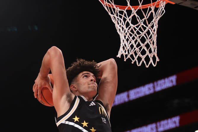 "Hoping they call ball like their dad" "Reminds me of [Cooper Flagg]" : Fans excited as Duke shares sneak peek of Cameron Boozer from practice