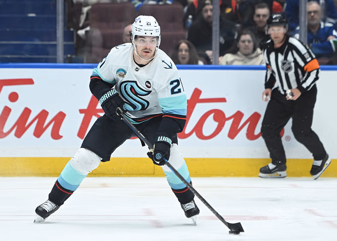 Top 3 Evander Kane replacement targets for Oilers with similar grit and physicality traits ft. Michael Eyssimont