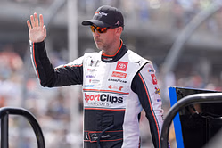 Kevin Harvick issues a clear message to Denny Hamlin’s NASCAR rivals