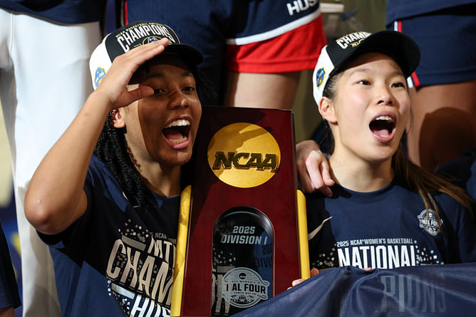 UConn’s KK Arnold drops 5-word reaction as Kaitlyn Chen signs with Golden State Valkyries
