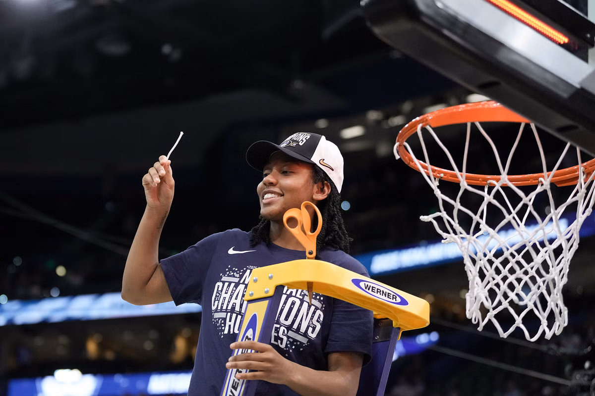 “So electric and so fun to watch”: UConn fans hail KK Arnold after Huskies post her tireless highlights