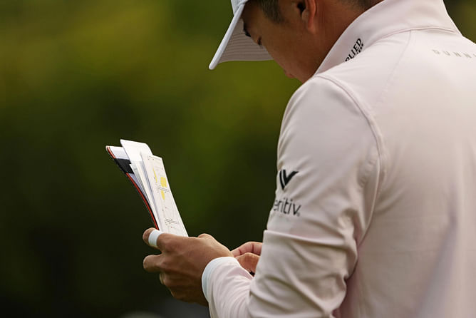 Michael Kim shares behind-the-scenes from golf brand shoot, picks up bunker tips from 'short game chef'