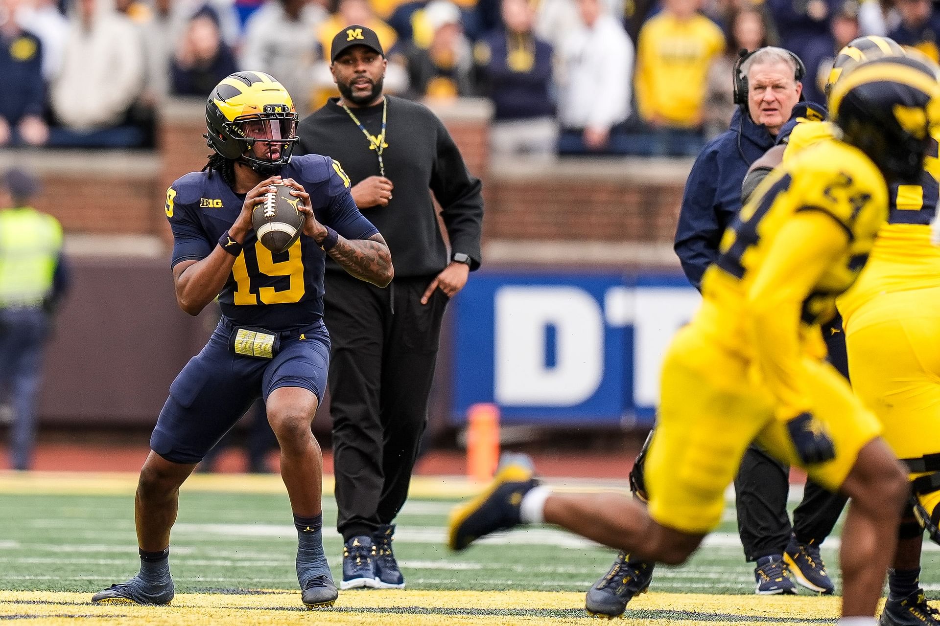 Top 3 recruits Sherron Moore and Michigan will look towards impressing this weekend ft. Felix Ojo