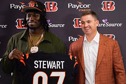"No signs of ending soon": 1 day after Shemar Stewart leaves minicamp, Adam Schefter weighs in on Bengals' standoff against rookie DE