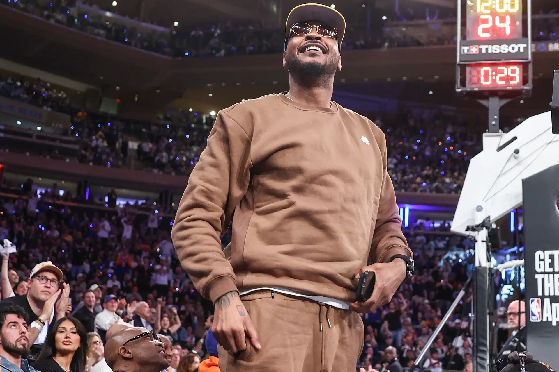 Former NBA forward Carmelo Anthony waves to the crowd during a playoff game between the Detroit Pistons and New York Knicks. Photo: Imagn