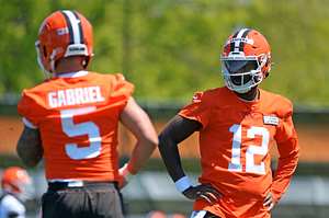 “You don't hear him saying anything about Dillon Gabriel”: Browns analyst calls out Chad Johnson for promoting Shedeur Sanders’ "false hysteria"