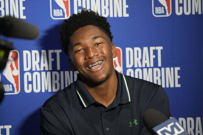 Days ahead of the 2025 NBA Draft, Maryland star Derik Queen and his family receive a coveted green room invite
