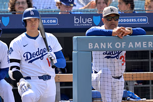 Dodgers manager Dave Roberts issues hilarious warning to Lakers fan over Shohei Ohtani interest
