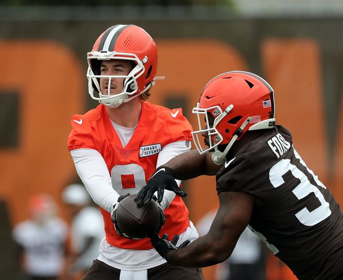“Still no aura. What a bum” - NFL fans react to Kenny Pickett’s viral media day picture in Browns' no. 8 uniform
