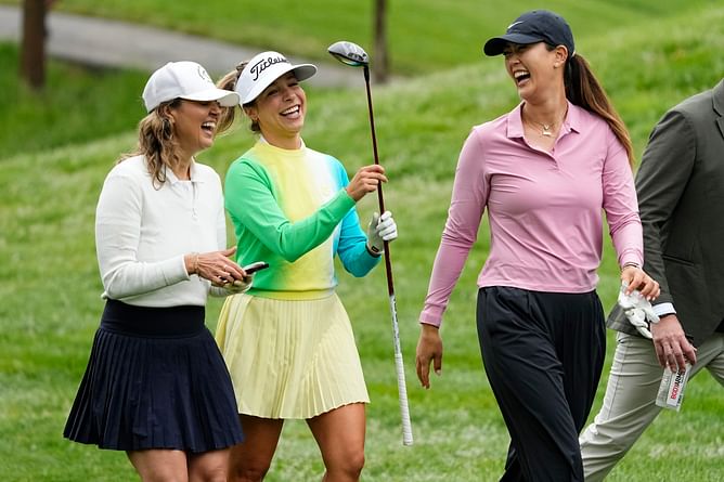 Amanda Balionis poses with 1x Major winner as she looks back at Memorial Tournament in a 14-photo dump