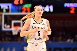 Paige Bueckers melts former coach’s heart with touching gesture