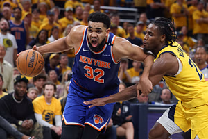 Karl-Anthony Towns drops hilarious reaction as fan predicts Dawn Staley's frustrating reaction to his foul problem