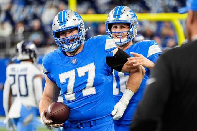 Jared Goff sends 2-word tribute to Frank Ragnow as Lions center retires to "prioritize" family