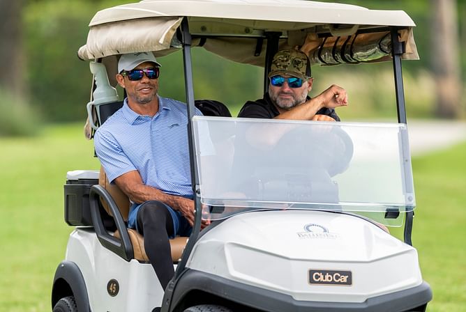 "Tiger Woods lost faith in Charlie" - Fans react to the 49-YO posing with his son's opponent