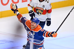 Ryan Whitney reacts as Corey Perry scores game-tying goal with 17 seconds left in Game 2 against Panthers
