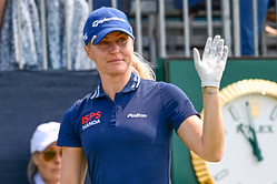Charley Hull tries on all-blue boxing kit gifted by 2020 Tokyo Olympic champion