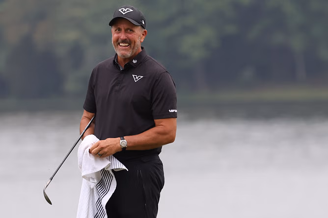 Phil Mickelson reveals an interesting detail behind his insane shot at LIV Golf Virginia