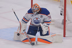 Former NHL goalie opines Oilers' Stuart Skinner has "lost his way" after shellacking by Panthers in Game 3