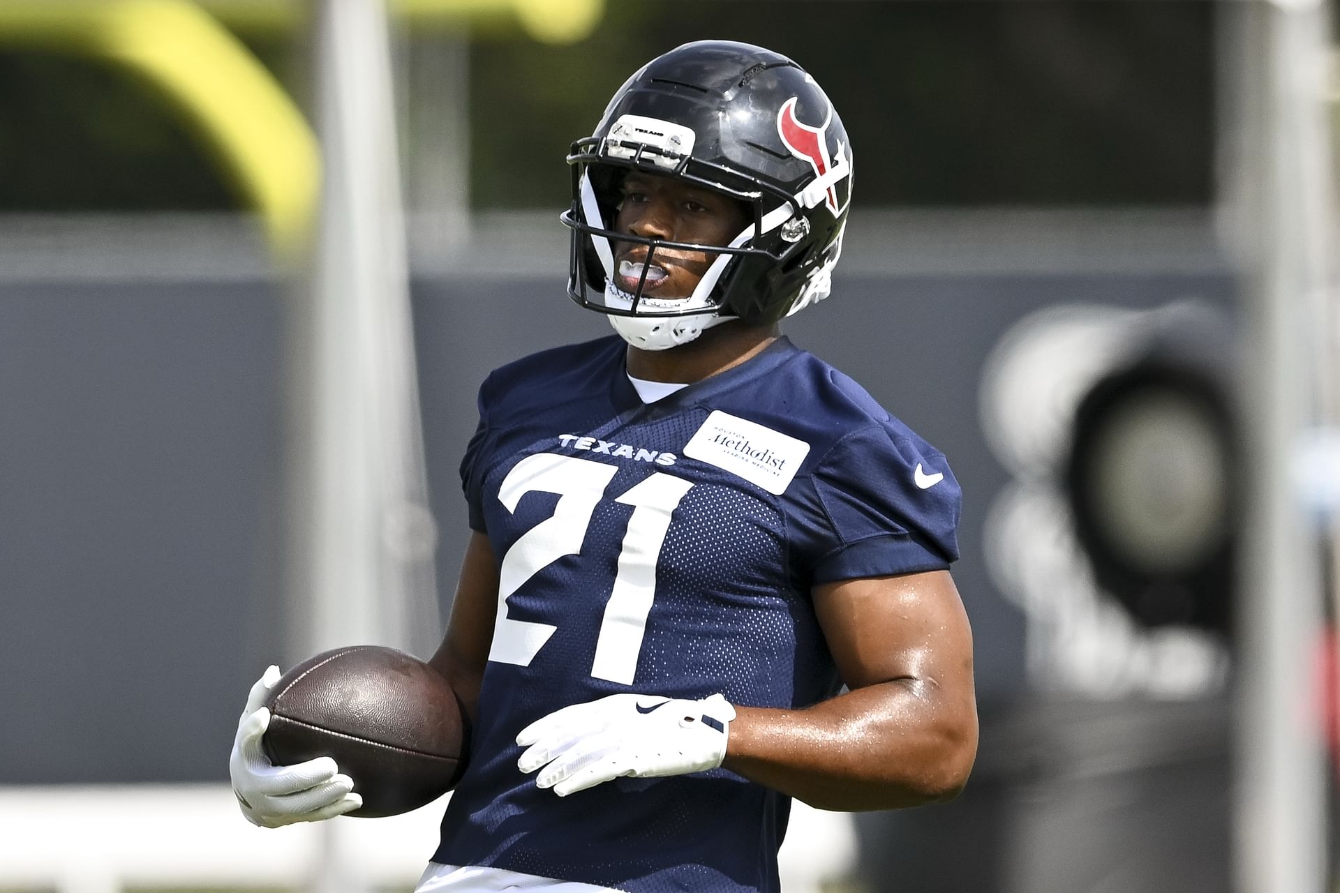 Jun 10, 2025; Houston, TX, USA; Houston Texans running back Nick Chubb (21) participates in a drill during an NFL football minicamp at NRG Stadium. Mandatory Credit: Maria Lysaker-Imagn Images - Source: Imagn