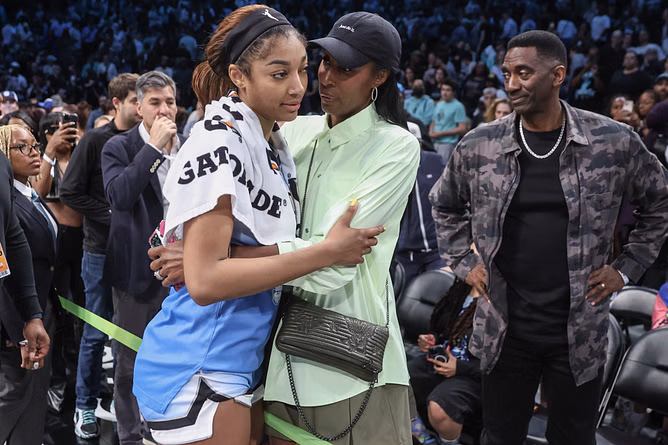 "Y'all should have told me in advance": Lisa Leslie’s funny response as Angel Reese shatters WNBA record