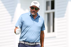 $300M-golfer Phil Mickelson ends possible final US Open bid with graceful gesture in the rain