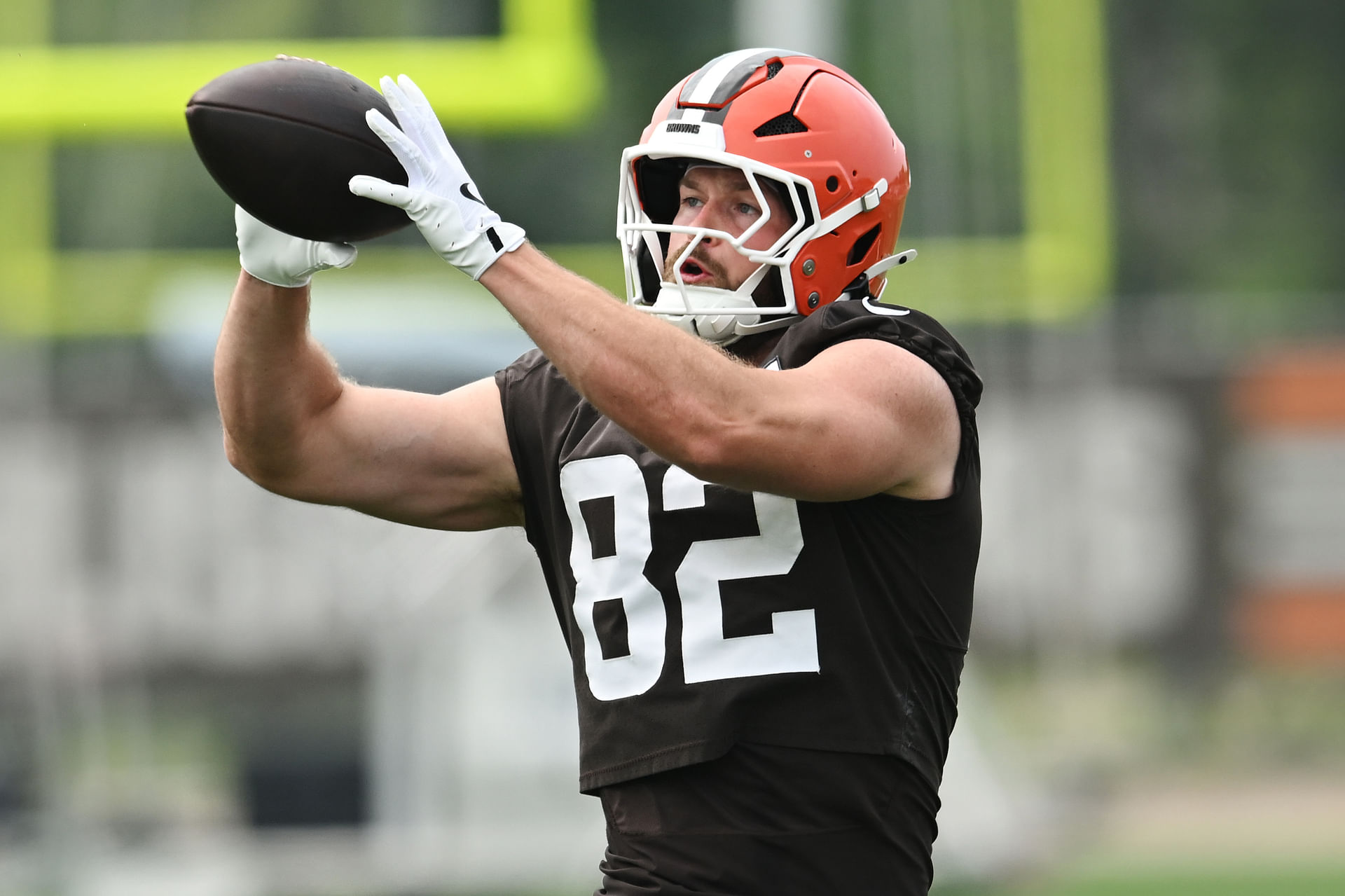 &quot;Checks out, has the athleticism of a Browns player&quot;: NFL fans react as Brenden Bates fails trying the 