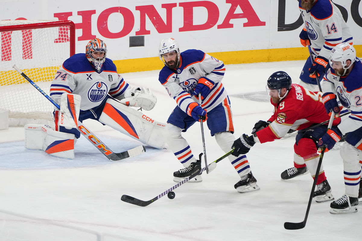 "This isn't even close": Ryan Whitney waves the white flag after Oilers trail 2-0 after 1st period in Game 6 of Stanley Cup Final