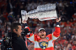 Sam Bennett 'going to take less money' than open market for Panthers despite Maple Leafs' interest, per NHL insider