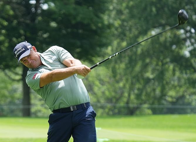 $40M-worth golf icon admits playing 'very poorly' on Champions Tour, points out the 'blustery conditions'