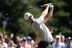 How did Rory McIlroy perform in R1 of the 2025 Travelers Championship?