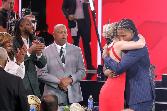 "Just disbelief": Raptors' pick Collin Murray-Boyles clears the air about 'F-bomb' before hugging girlfriend Chloe Kitts