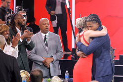 Collin Murray-Boyles' girlfriend Chloe Kitts drops heartfelt reaction on newest Raptors star's wholesome post-draft moment with fans