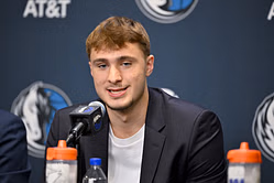 "Get some fire Nico chants going" - WNBA fans fired up as Cooper Flagg attends Paige Bueckers' game against Caitlin Clark's Fever