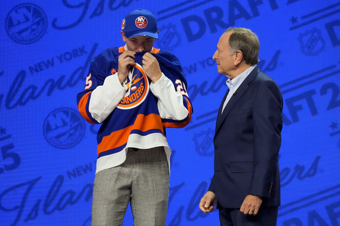 Islanders' No. 1 pick Matthew Schaefer sends a daring message to New York Rangers