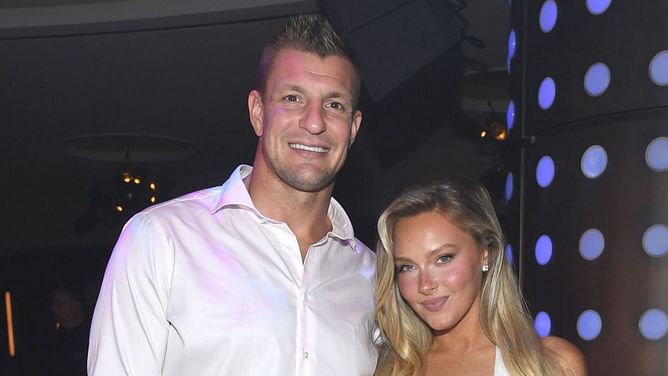 Rob Gronkowski’s GF Camille Kostek shows off "baby blonde balayage" summer look in sun-kissed selfie