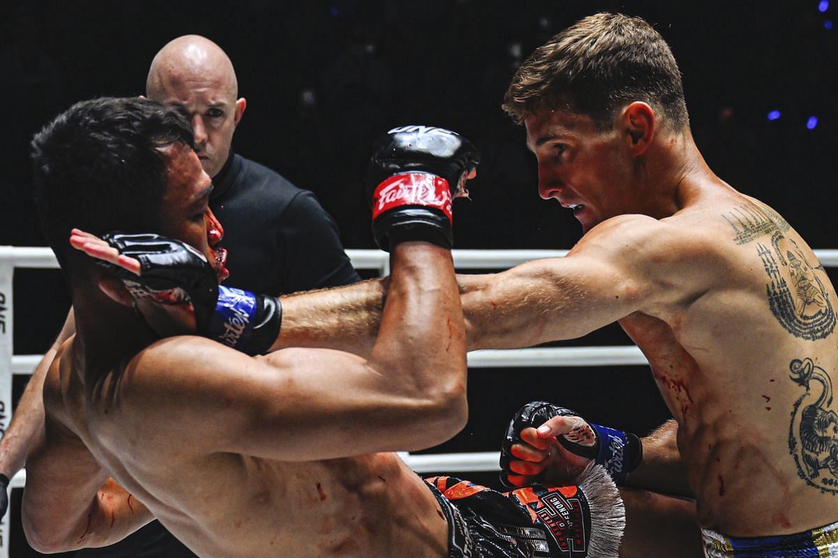 Nico Carrillo (right) sets up his offense agaist Sitthichai. [Photo from ONE Championship]