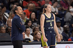 "Insane how he never talks about Paige Bueckers like that": WNBA fans raise eyebrows at Dallas Wings coach’s selective rookie praise