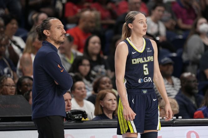 "Insane how he never talks about Paige Bueckers like that": WNBA fans raise eyebrows at Dallas Wings coach’s selective rookie praise