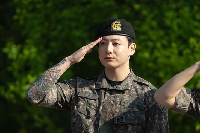 "JUNGKOOK IS CALVIN KLEIN READY"– BTS' idol leaves fans in awe with shirtless post-military look in fellow soldier's touching tribute